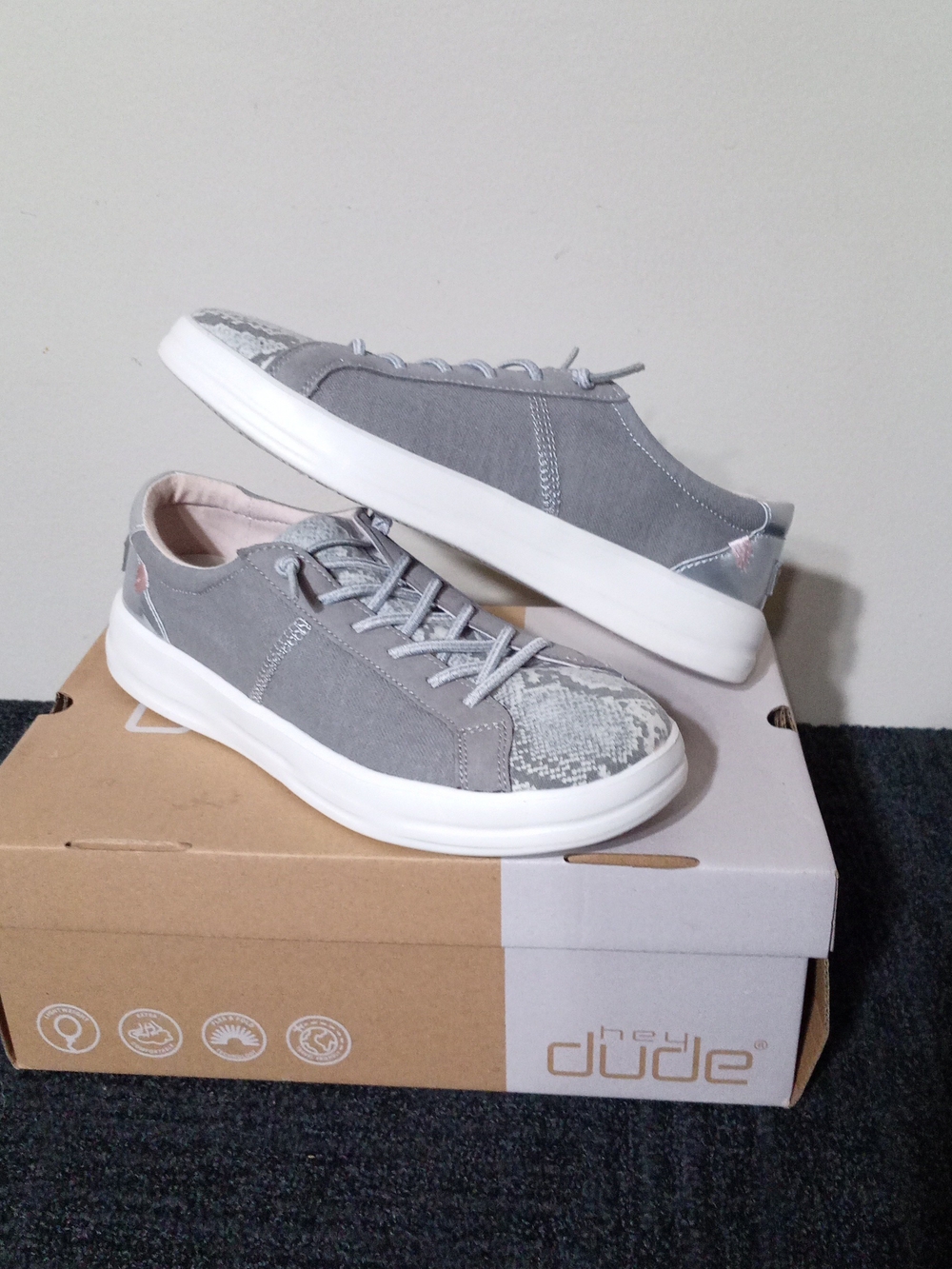 Hey Dude Gray Women’s Lace-Up Casual Sneakers New With Box